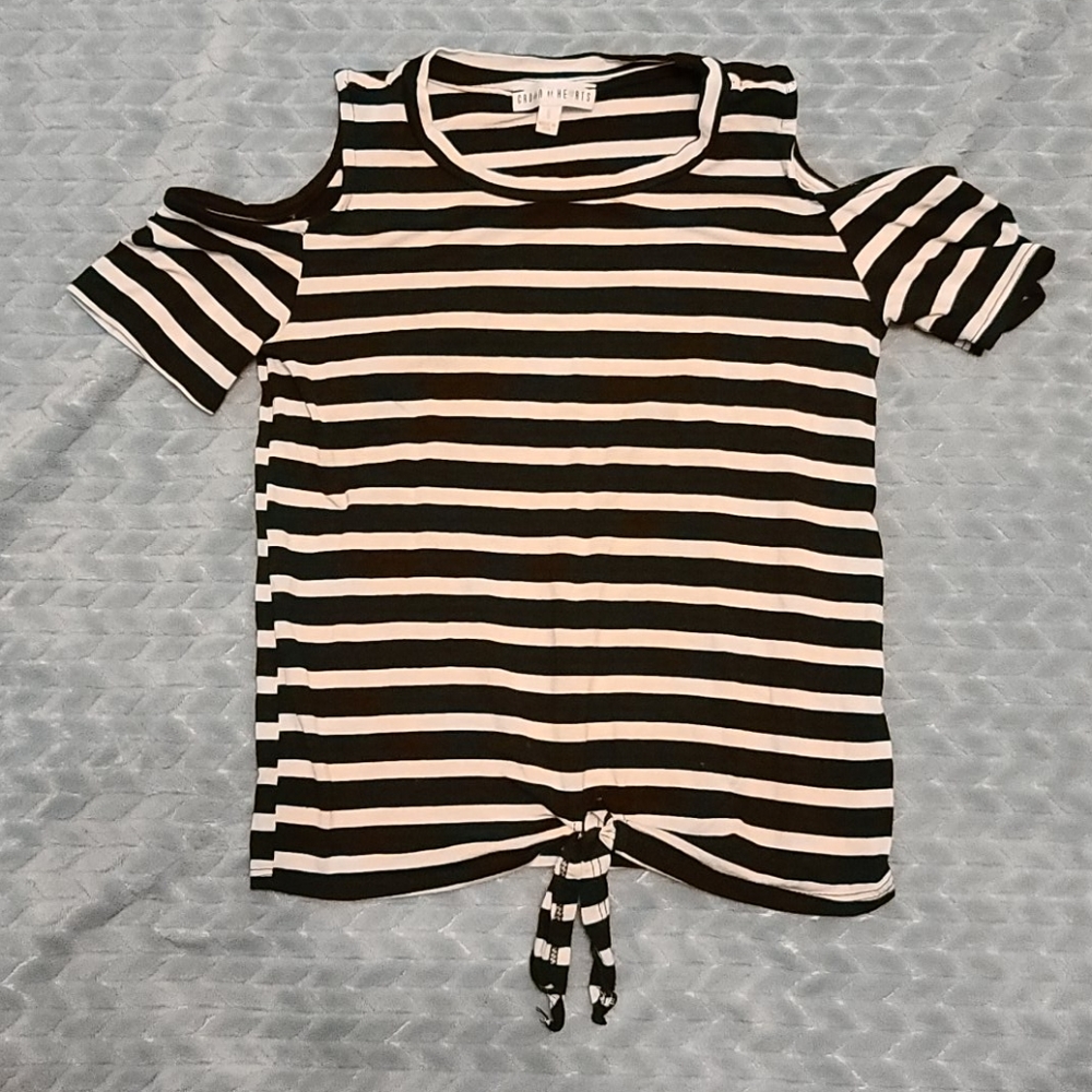Tie-Front Cold-Shoulder shirt